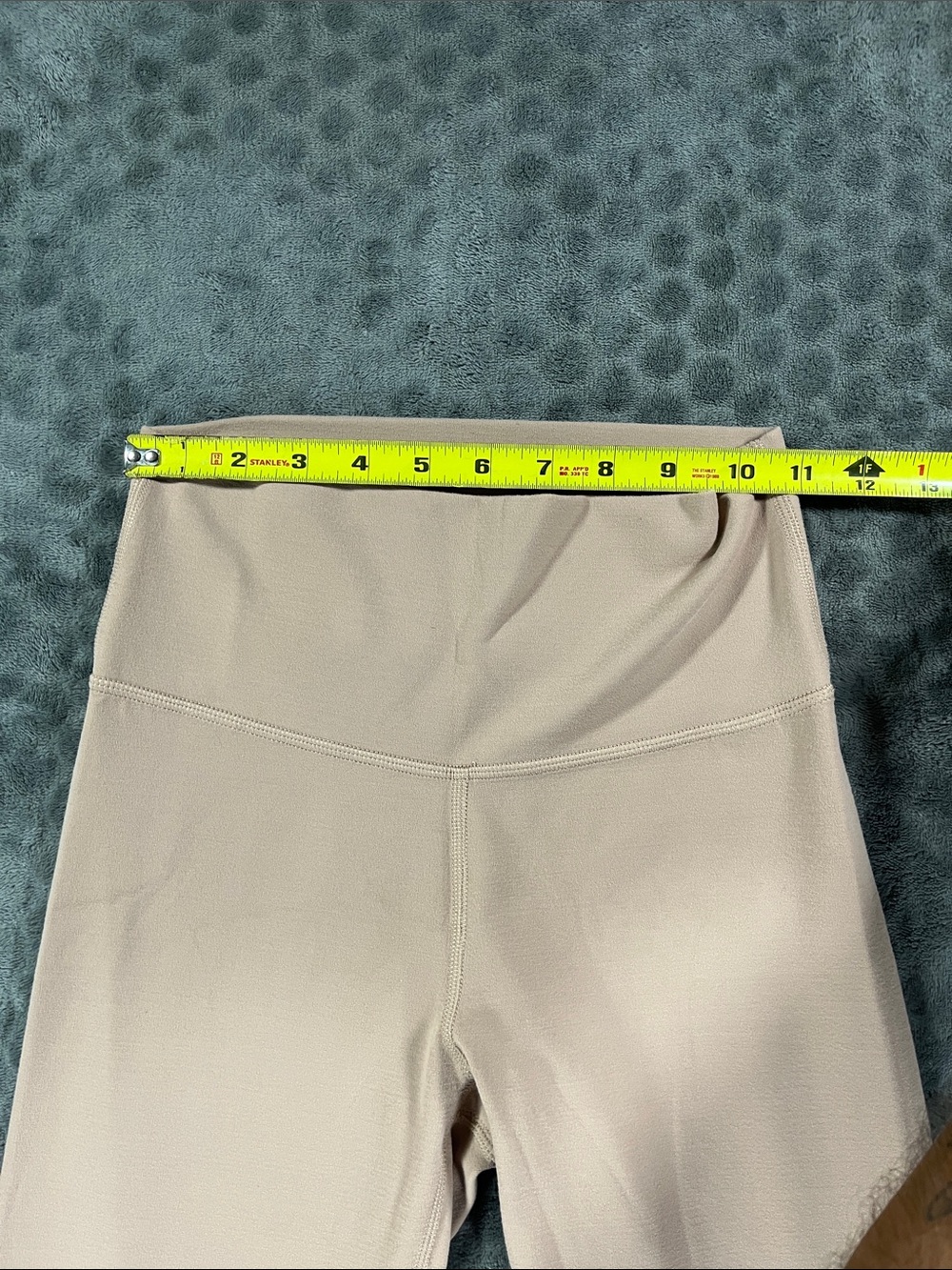 Aritzia TNA Activewear High-Waist Leggings in Light Beige - Picture 5 of 7